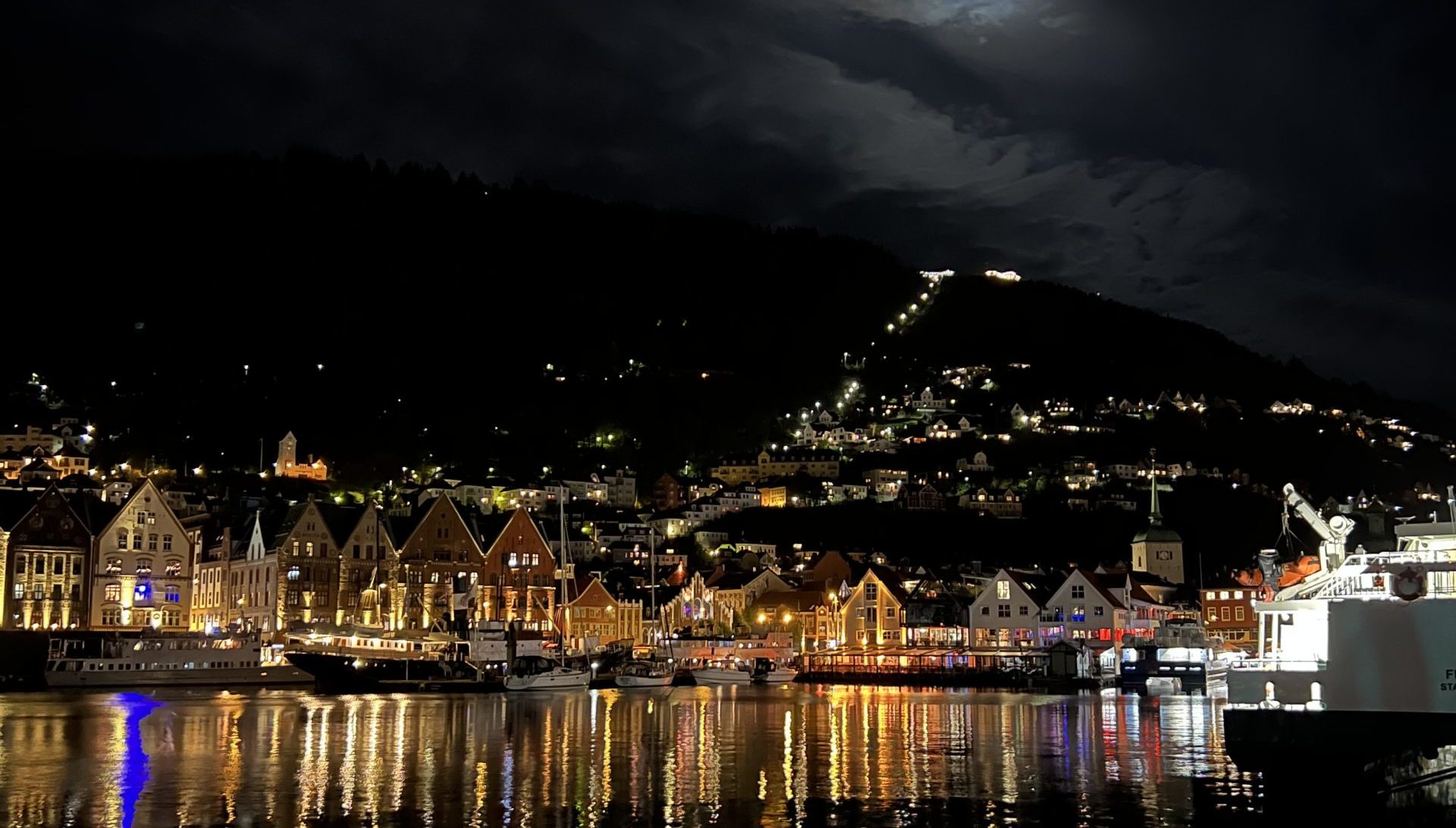 Bilde av Bergen om natten